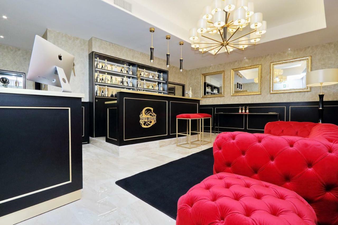 Spanish Diamond Luxury Suites & Jacuzzi Roma Esterno foto